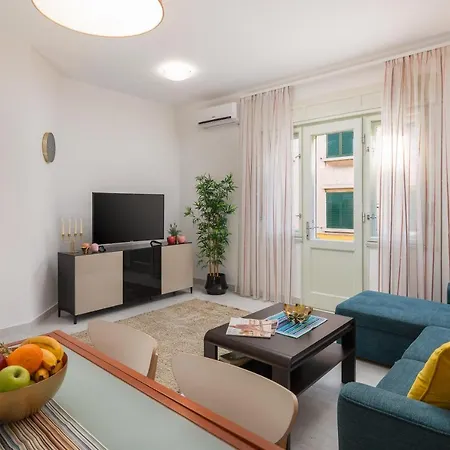 Sun Center سبليت